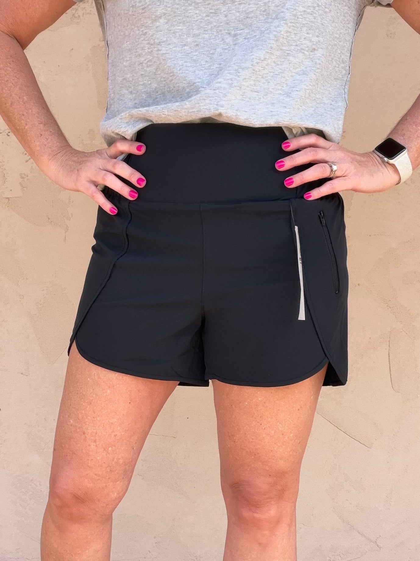 Mono B Scallop Shorts, Black